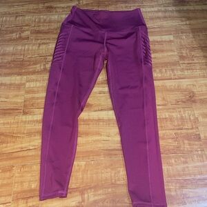 Raspberry workout capris